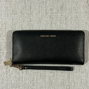 Michael Kors Leather Continental Wristlet in Black